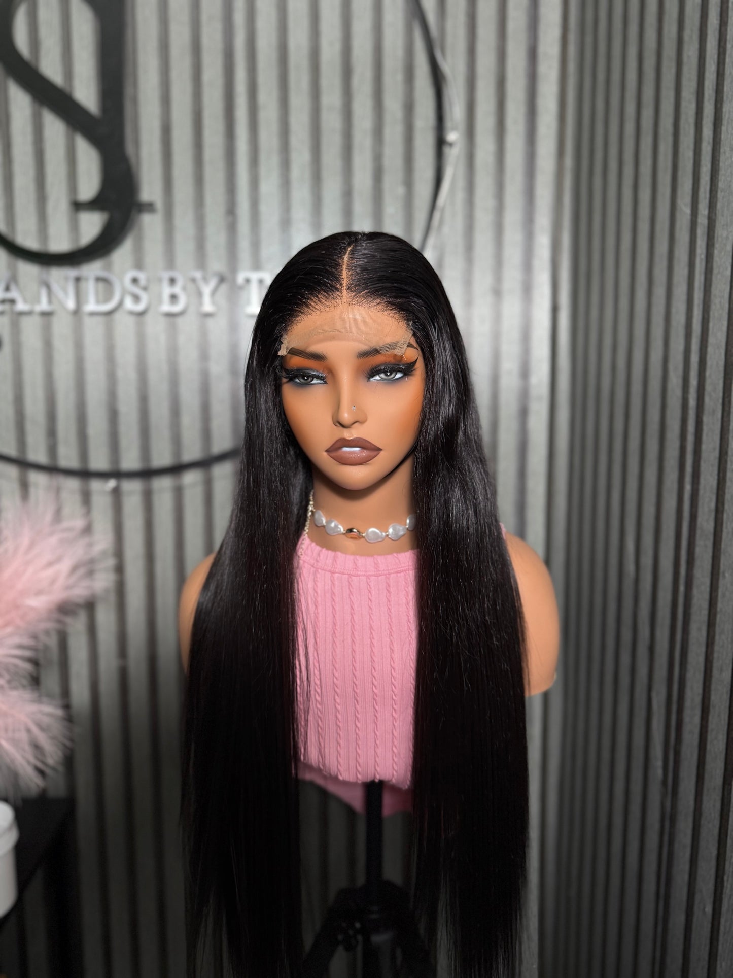 Straight wig