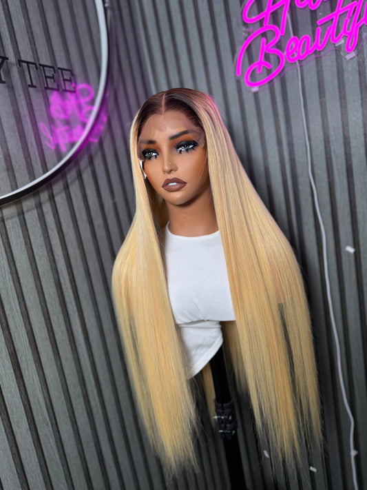 SINGLE DONOR BLONDE WITH BROWN ROOT