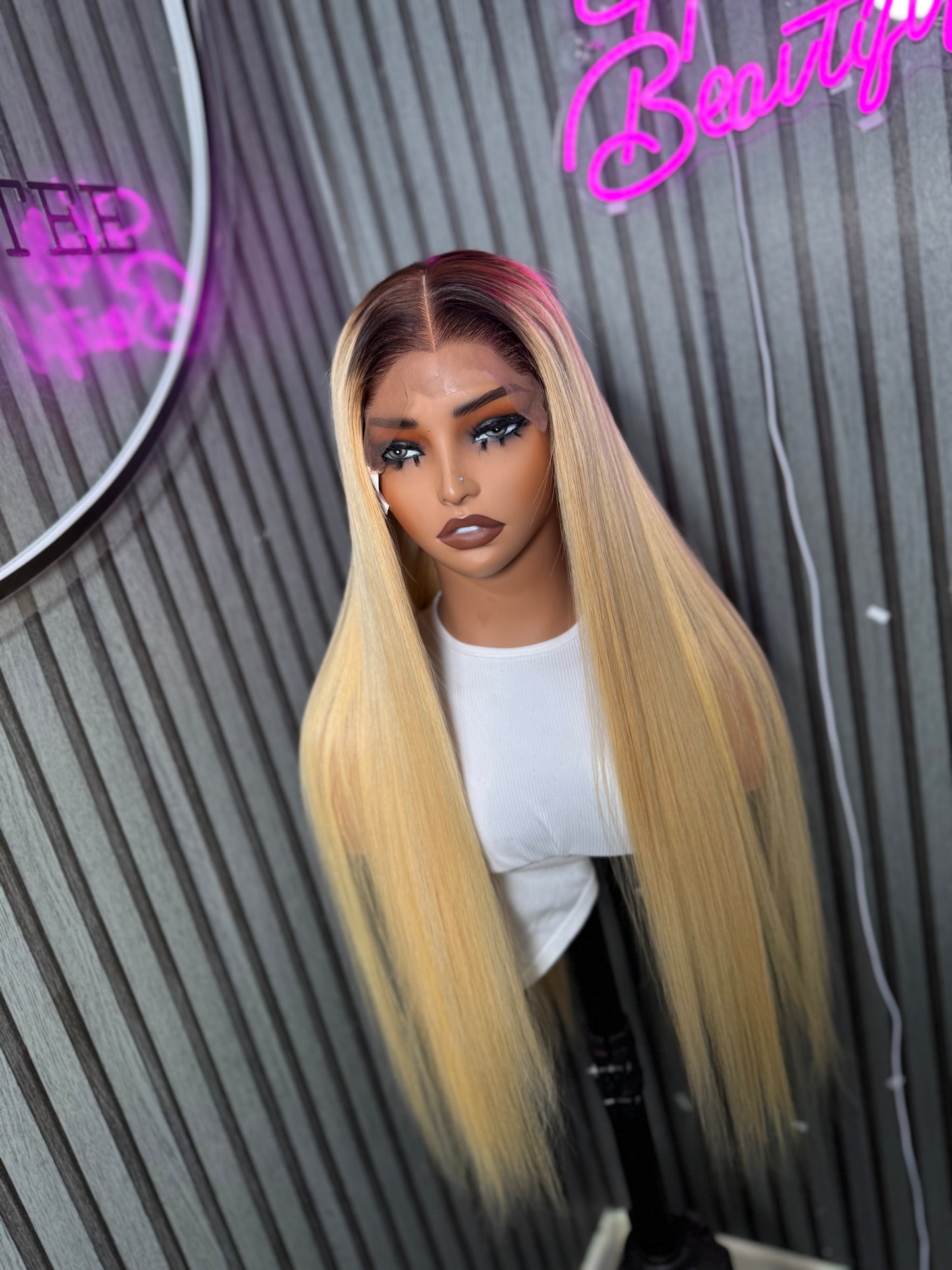 SINGLE DONOR BLONDE WITH BROWN ROOT