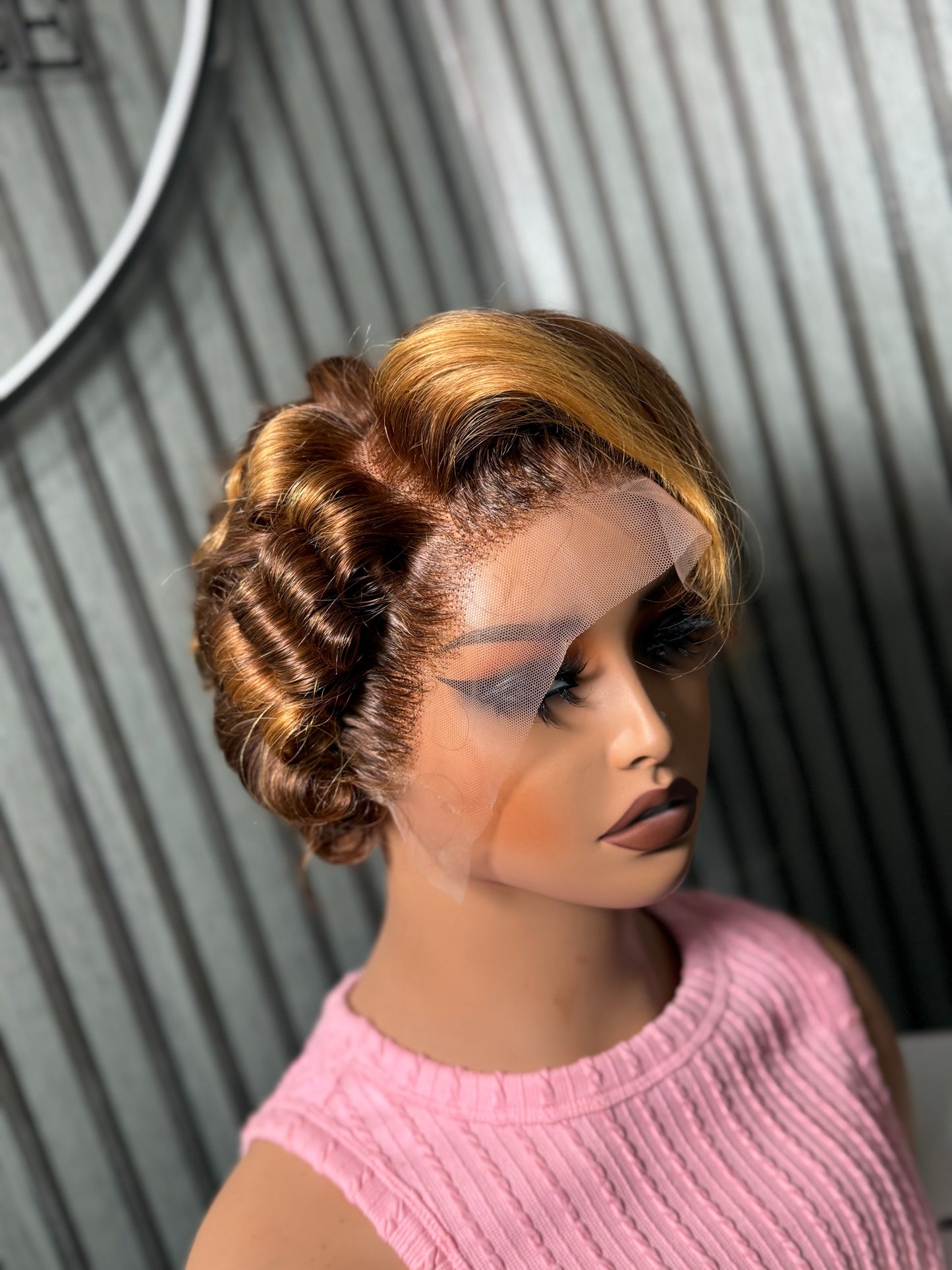 SHORT WIG PIANO COLOUR