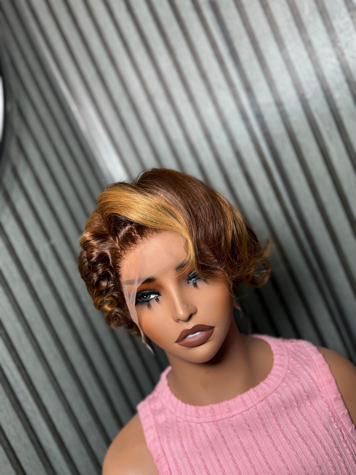 SHORT WIG PIANO COLOUR