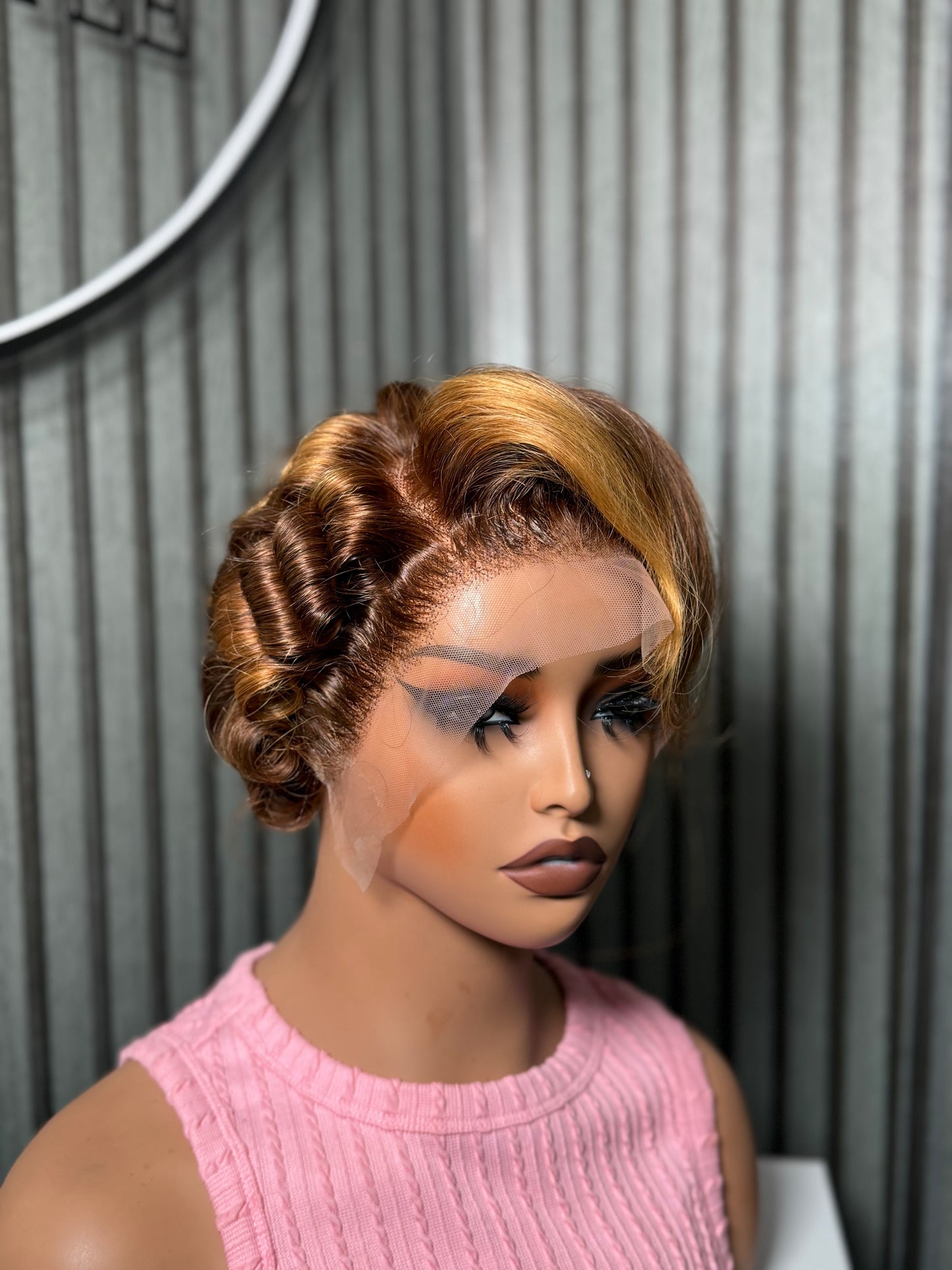 SHORT WIG PIANO COLOUR