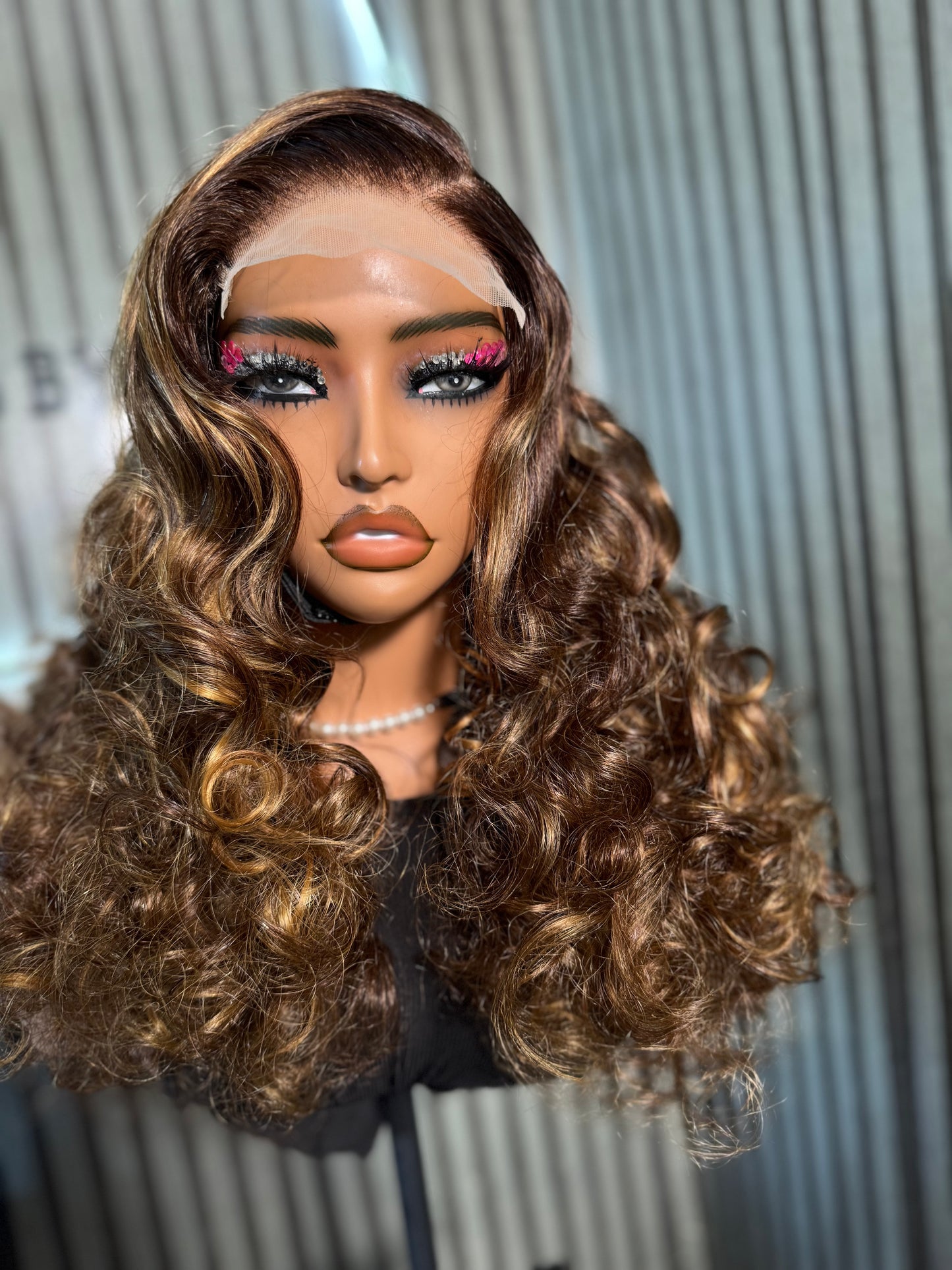 Bouncy wig