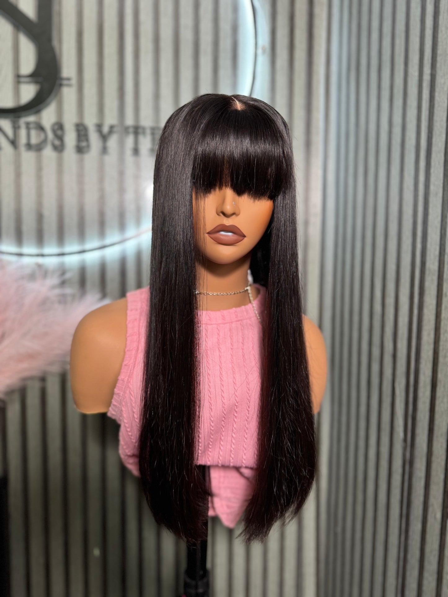 Closure fringe