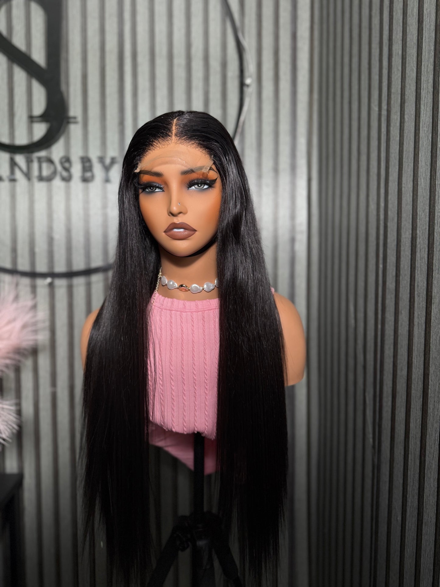 Straight wig