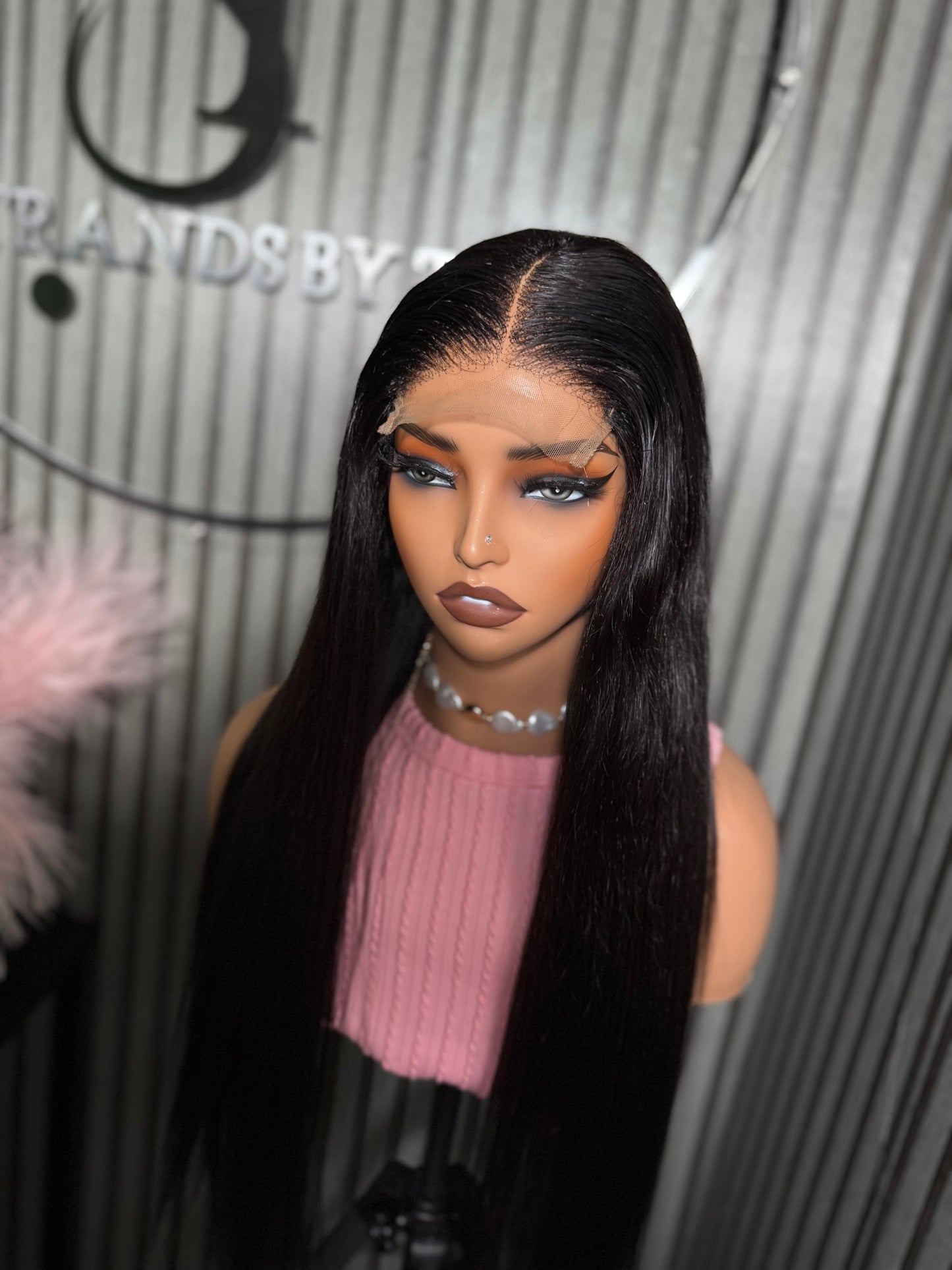Straight wig