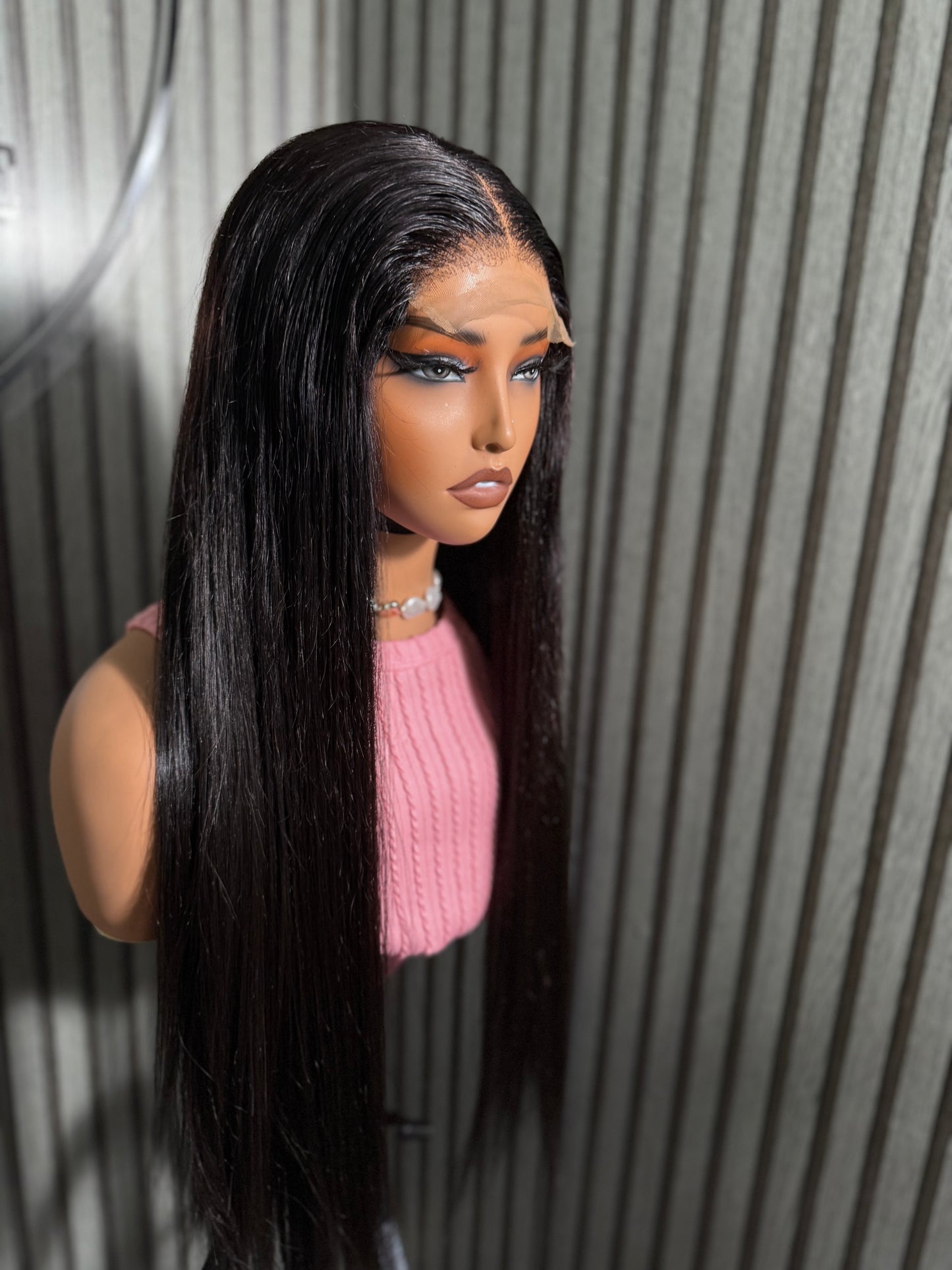 Straight wig